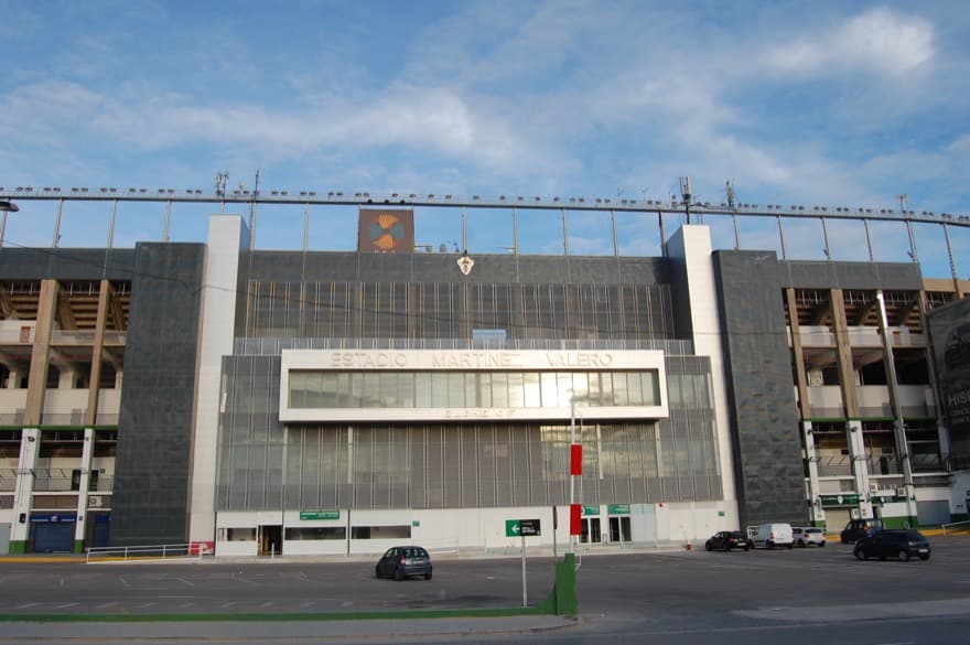 Fachada do estádio Martínez Valero, em Elche.