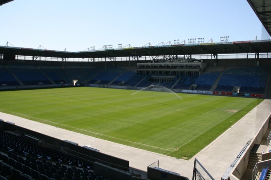 Arquibancada principal da atual Avnet Arena, então chamada Stadion Magdeburg.