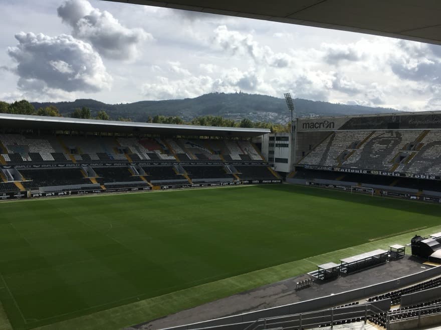 Campo e arquibancadas do Estádio D. Afonso Henriques, em Guimarães, em 2018.