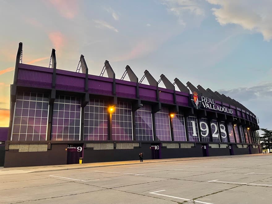 Fachada do Estádio José Zorrilla, em Valladolid.