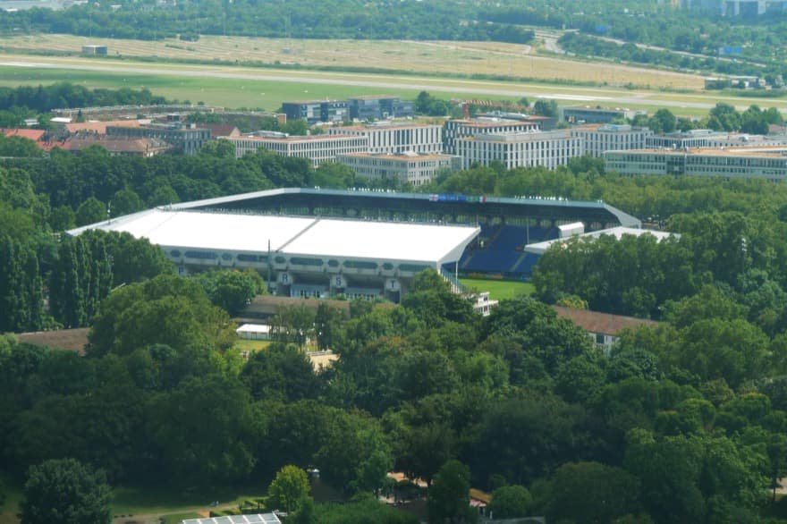 Carl-Benz-Stadion in Mannheim im Juli 2016, Blick vom Fernmeldeturm.