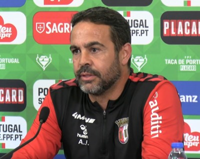 Artur Jorge in a press conference as manager of Braga, in 2023