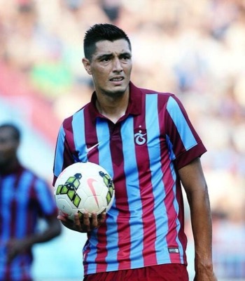 Óscar Cardozo com a camisa do Trabzonspor